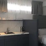 Roni Suite