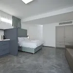 Roni Suite